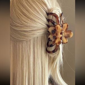 Brown and Cream Hair Clip K24